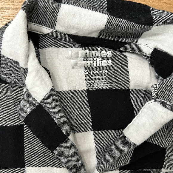 5/$22 Women’s petite XS buffalo plaid pajamas - Picture 2 of 3